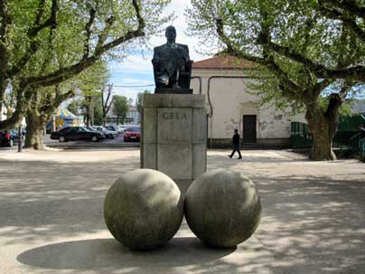 Imaxe do monumento a Camilo José Cela no Espolón
