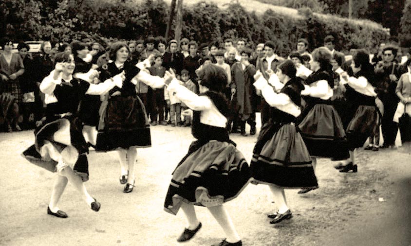 Mozas bailando